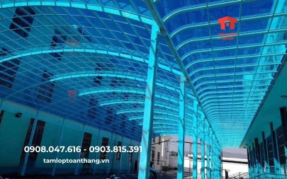 So sánh tất tần tật tấm nhựa polycarbonate (poly) và tấm nhựa Acrylic (Mica) 