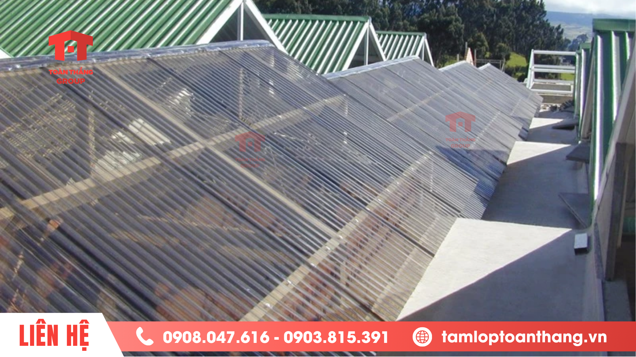 Mái hiên bằng tôn sóng tròn poly giúp cách nhiệt hiệu quả