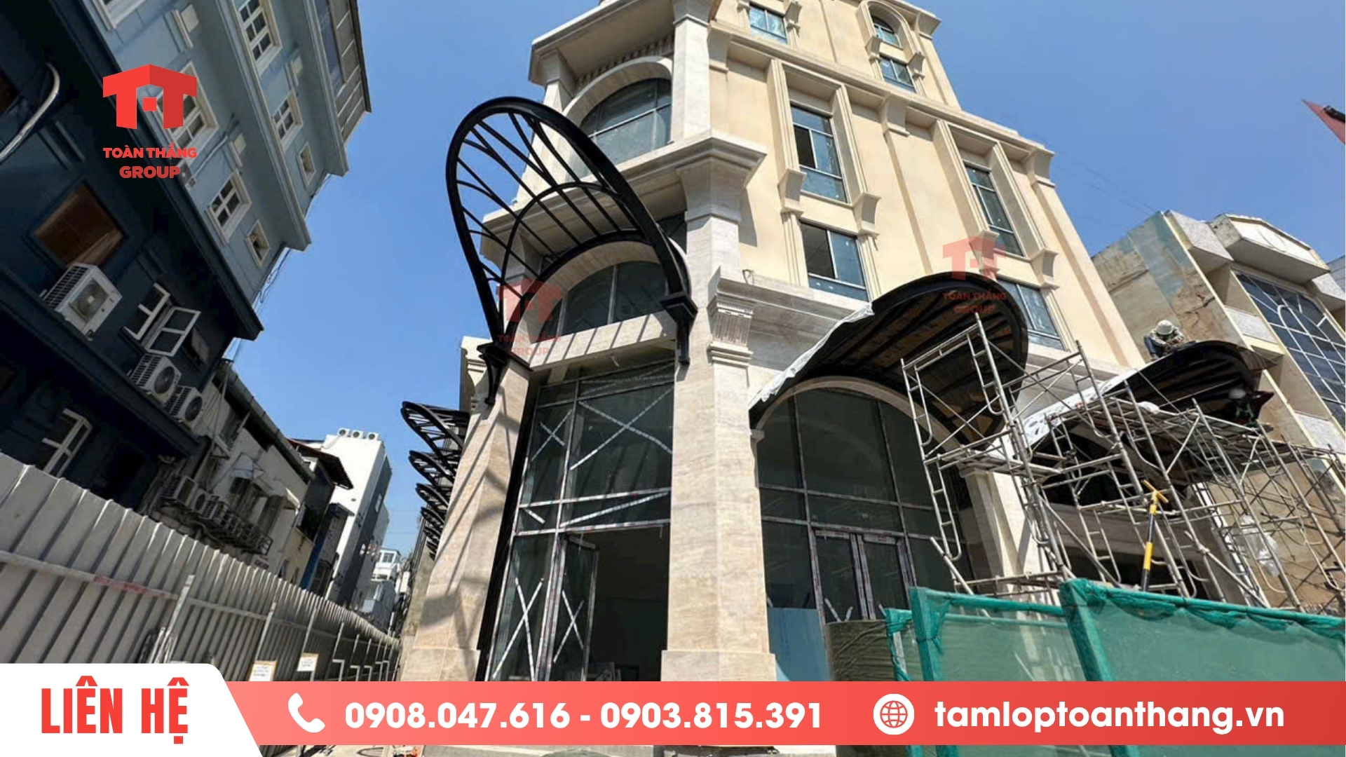 Tấm poly solar light đặc màu trà