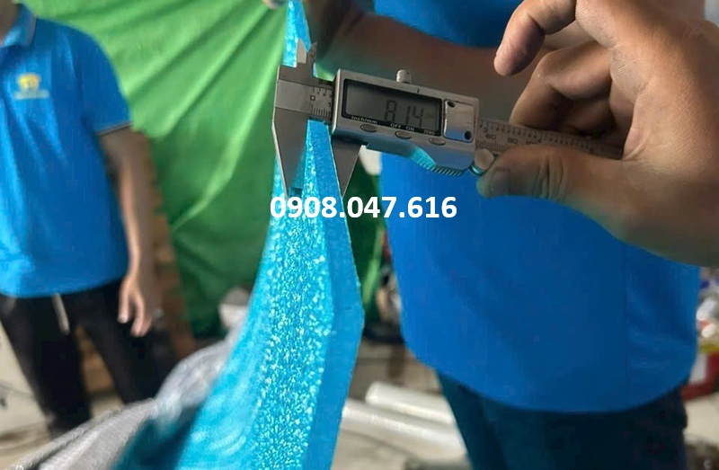tấm poly solar light nhám sần