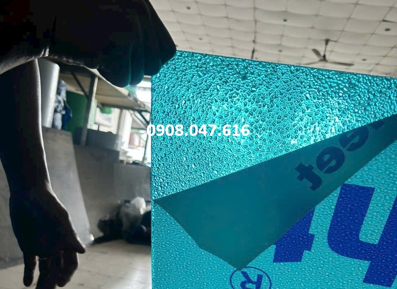 tấm poly solar light nhám sần